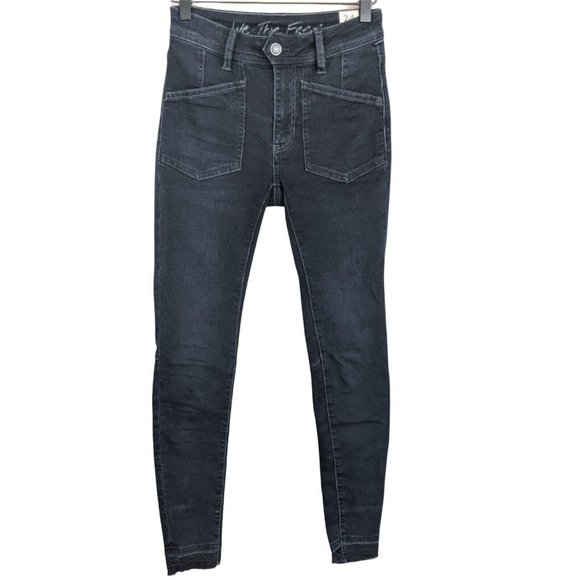 NWT We The Free by Free People Mid Rise Seal Blue Frayed Hem Skinny Jeans sz 29 - Picture 3 of 4